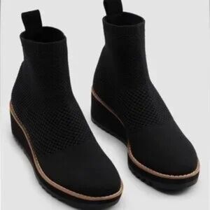 Eileen Fisher London Boot EUC 8 1/2. Black